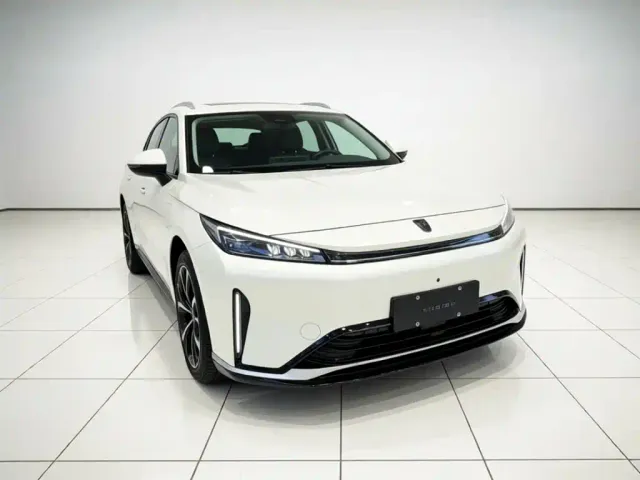 Roewe D5X DMH — Фото автомобиля 3