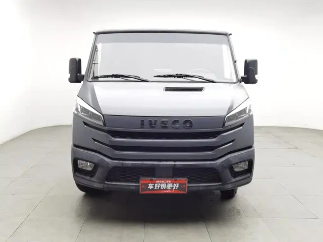 Iveco Iveco Daily 2025 Model V35 Van 2.5T Manual Short Wheelbase Low Roof Dual Tires — Фото автомобиля 3