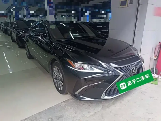 Lexus ES — Фото автомобиля 3