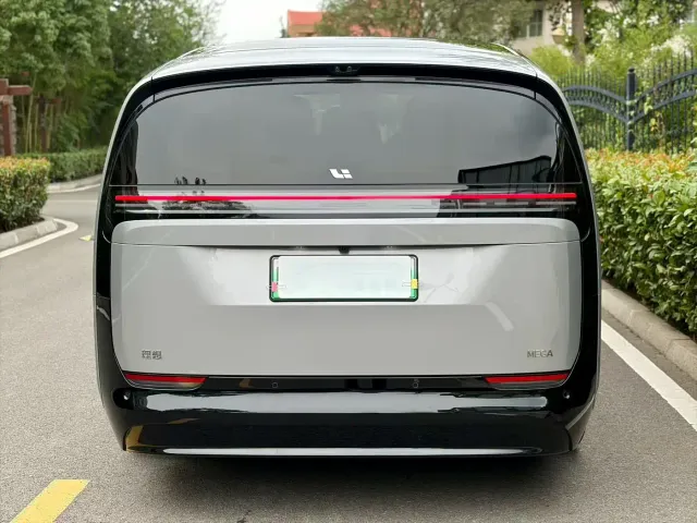 Li Auto MEGA — Фото автомобиля 3