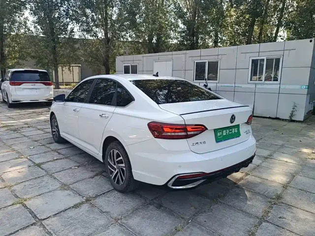 Volkswagen Lavida — Фото автомобиля 4