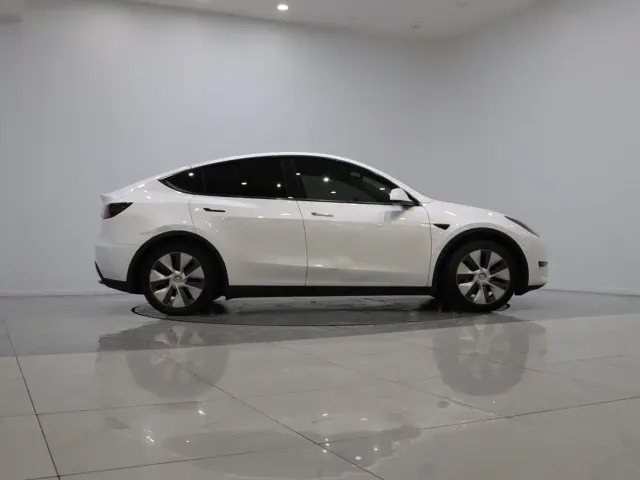 Tesla Model Y — Фото автомобиля 7