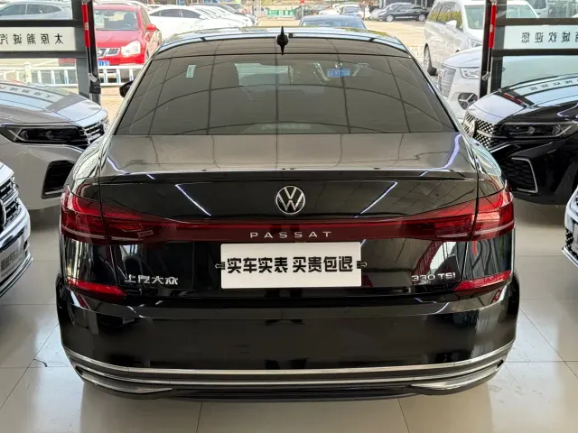 Volkswagen Passat — Фото автомобиля 12