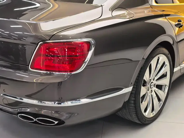 Bentley Flying Spur — Фото автомобиля 8