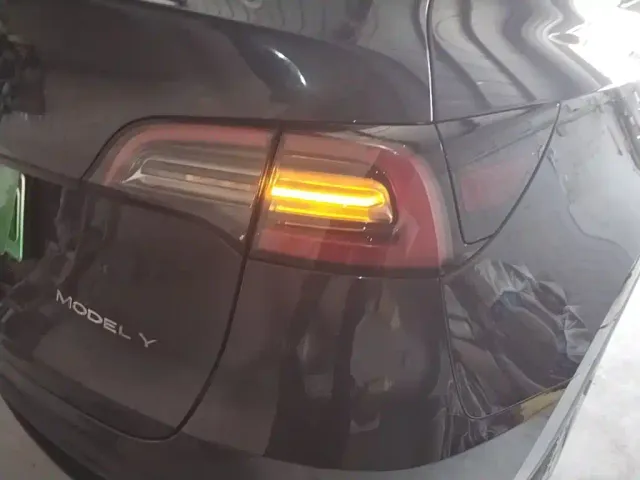 Tesla Model Y — Фото автомобиля 7