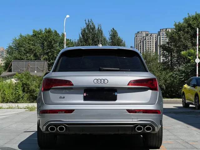 Audi SQ5 — Фото автомобиля 10