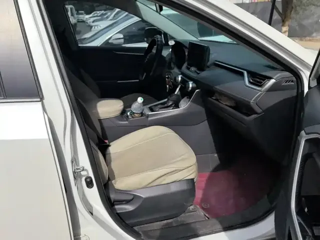 Toyota RAV4 — Фото автомобиля 8
