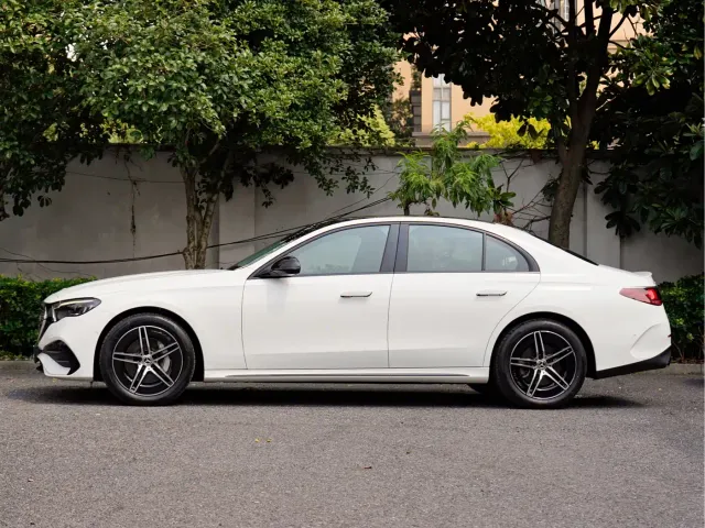 Mercedes-Benz E-Class — Фото автомобиля 3