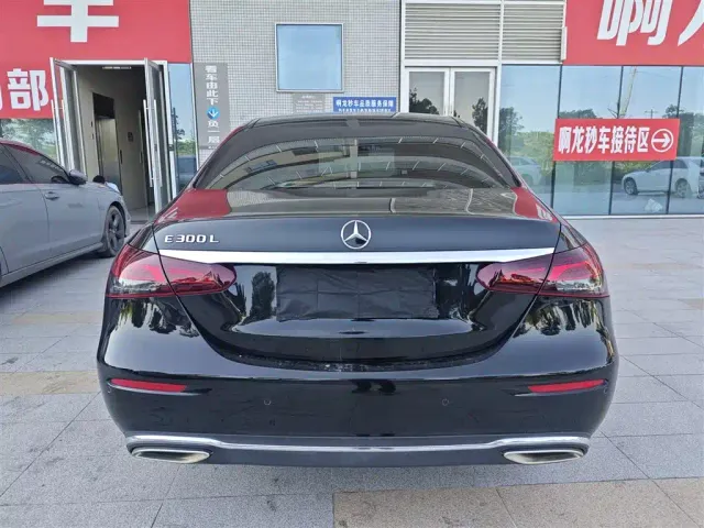 Mercedes-Benz E-Class — Фото автомобиля 4
