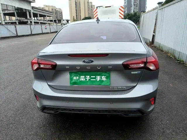 Ford Focus — Фото автомобиля 5