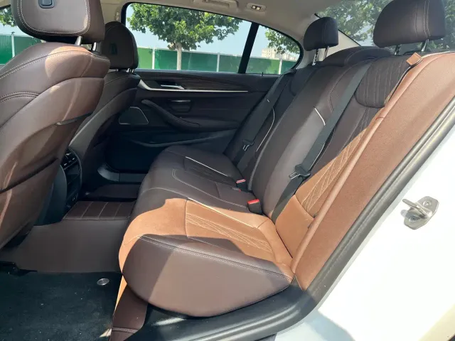 BMW 5 Series — Фото автомобиля 7