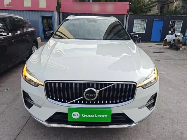 Volvo XC60 — Фото автомобиля 2
