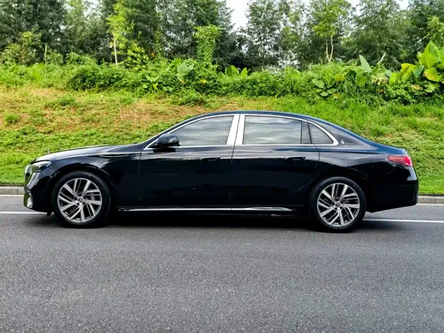Mercedes-Benz E-Class — Фото автомобиля 4