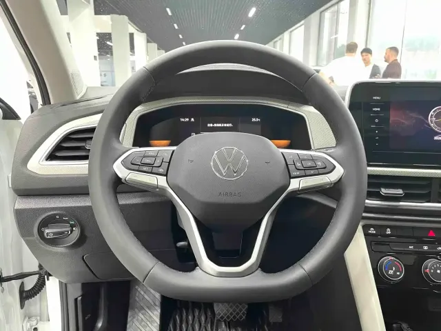 Volkswagen T-Roc — Фото автомобиля 8