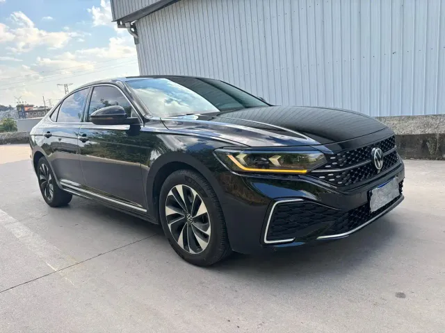 Volkswagen Passat — Фото автомобиля 3