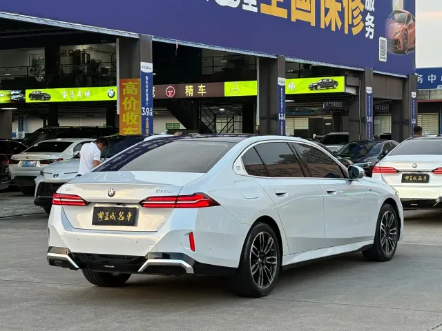BMW 5 Series — Фото автомобиля 18