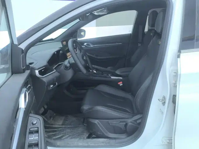 Geely Binyue — Фото автомобиля 9