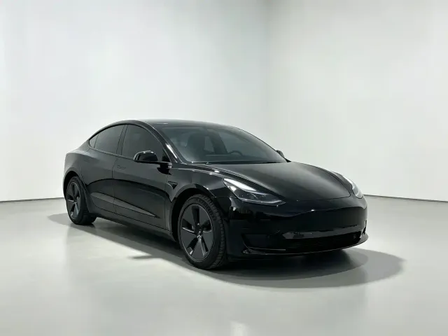 Tesla Model 3 — Фото автомобиля 3