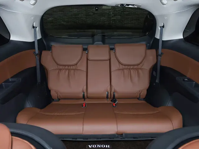 Honda Odyssey 2022 2.0L e:HEV Sharp Supreme Edition — Фото автомобиля 17