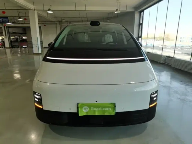 Li Auto MEGA — Фото автомобиля 2