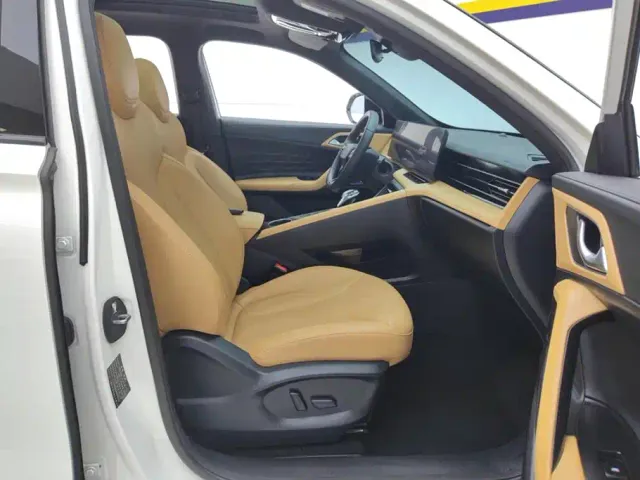 Roewe RX5 — Фото автомобиля 8