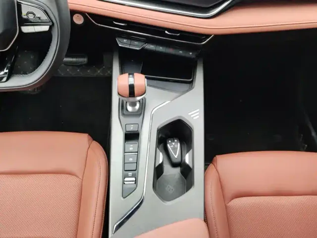 Changan X5 Plus — Фото автомобиля 16
