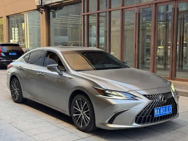 Lexus ES — Фото автомобиля 3