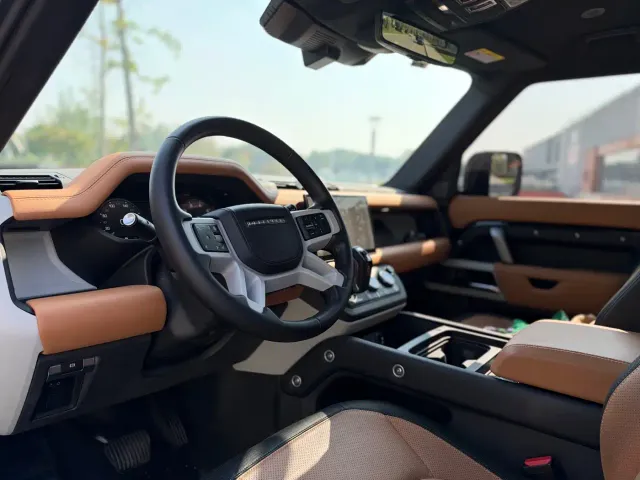Land Rover Defender — Фото автомобиля 5