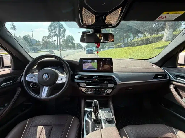 BMW 5 Series — Фото автомобиля 13