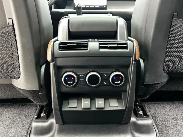 Land Rover Defender — Фото автомобиля 17