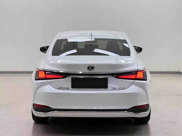 Lexus ES — Фото автомобиля 29