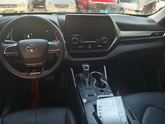 Toyota Highlander — Фото автомобиля 6