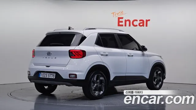 Hyundai Venue — Фото автомобиля 2