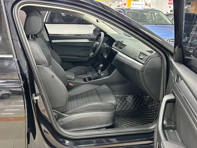 Skoda Superb — Фото автомобиля 13