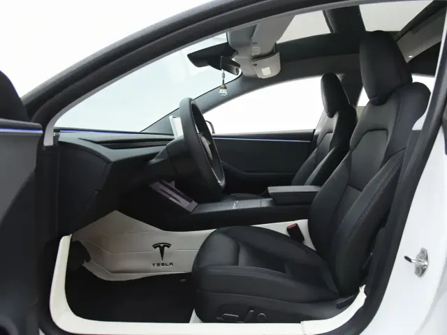 Tesla Model 3 — Фото автомобиля 13