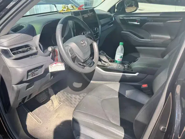 Toyota Highlander — Фото автомобиля 3