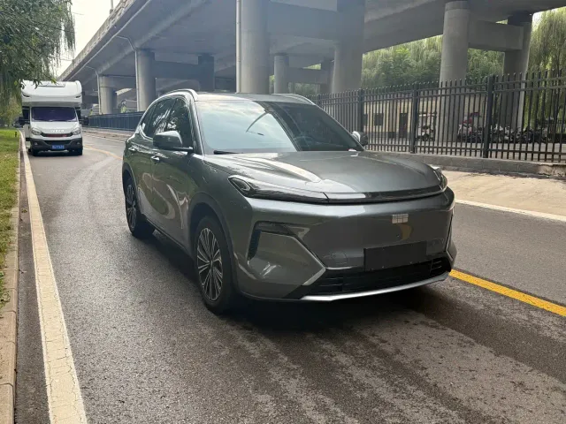 Geely Galaxy Starship 7 EM-i — Фото автомобиля 14