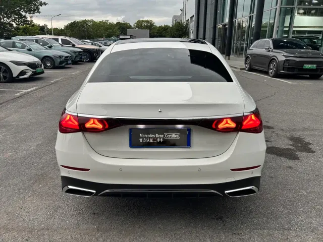 Mercedes-Benz E-Class — Фото автомобиля 16
