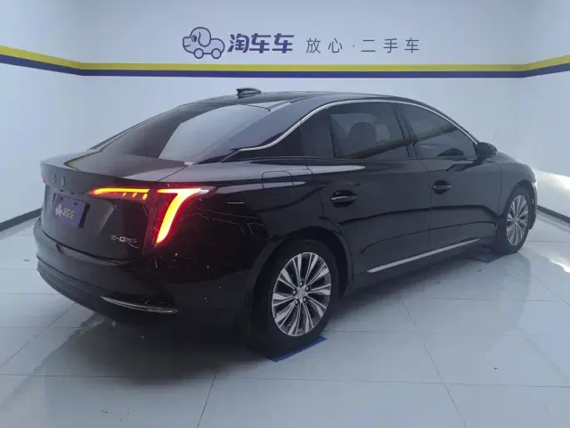 Hongqi E-QM5 — Фото автомобиля 3