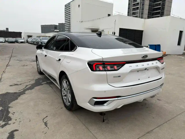 Ford Mondeo — Фото автомобиля 10