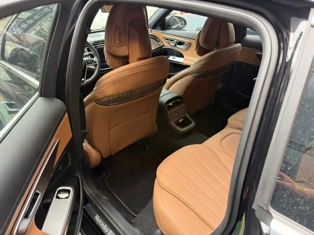 Mercedes-Benz E-Class — Фото автомобиля 3