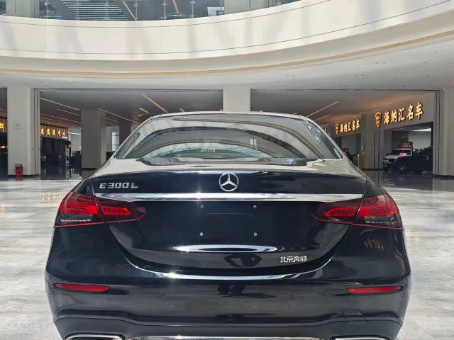 Mercedes-Benz E-Class — Фото автомобиля 5