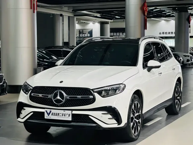 Фотография автомобиля — Mercedes-Benz GLC-Class