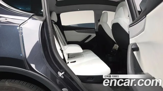 Tesla Model Y — Фото автомобиля 11