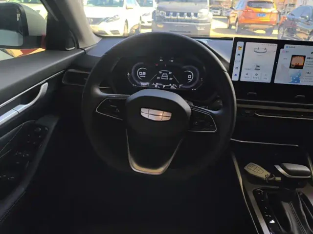 Geely Emgrand — Фото автомобиля 10