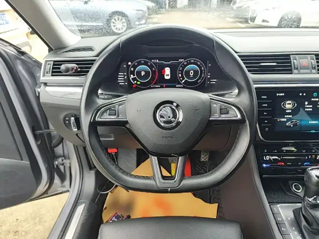 Skoda Superb — Фото автомобиля 10