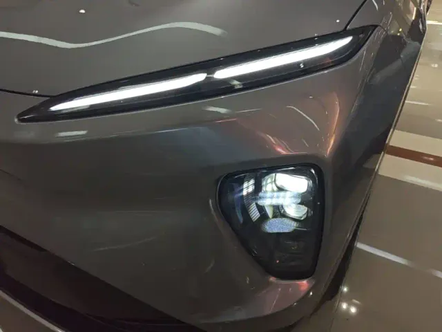 Nio ES8 — Фото автомобиля 23