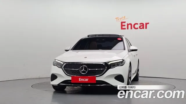 Mercedes-Benz E-Class — Фото автомобиля 3