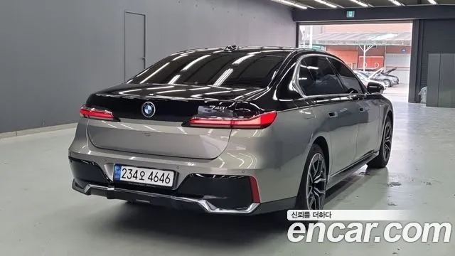 BMW 7 Series G70 — Фото автомобиля 2