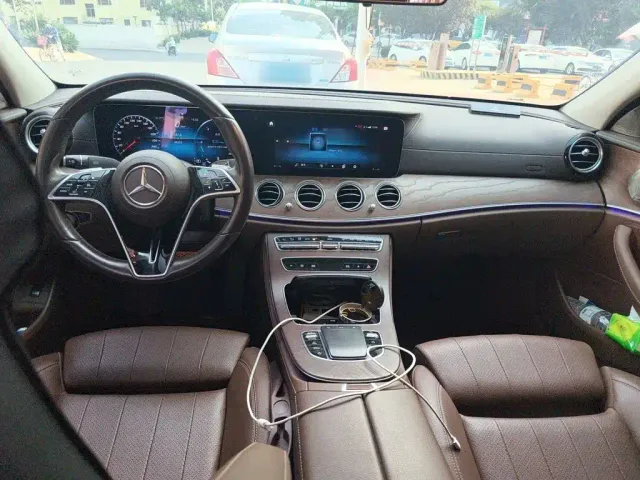 Mercedes-Benz E-Class — Фото автомобиля 5